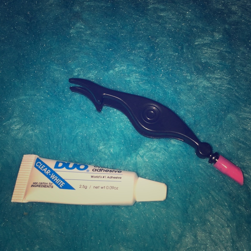 Eyelash contructioner